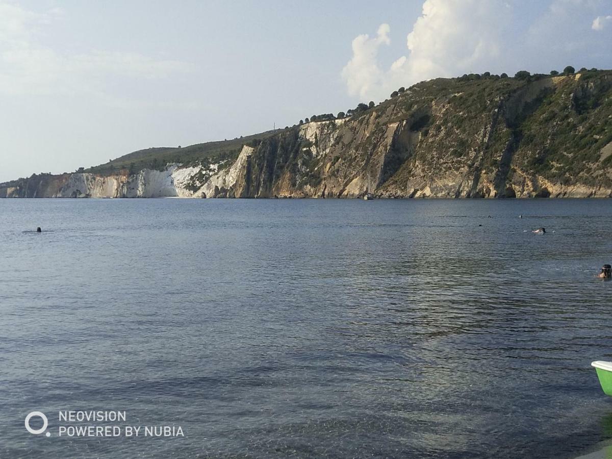 Le Paradis D' Elli Lakithra Luaran gambar